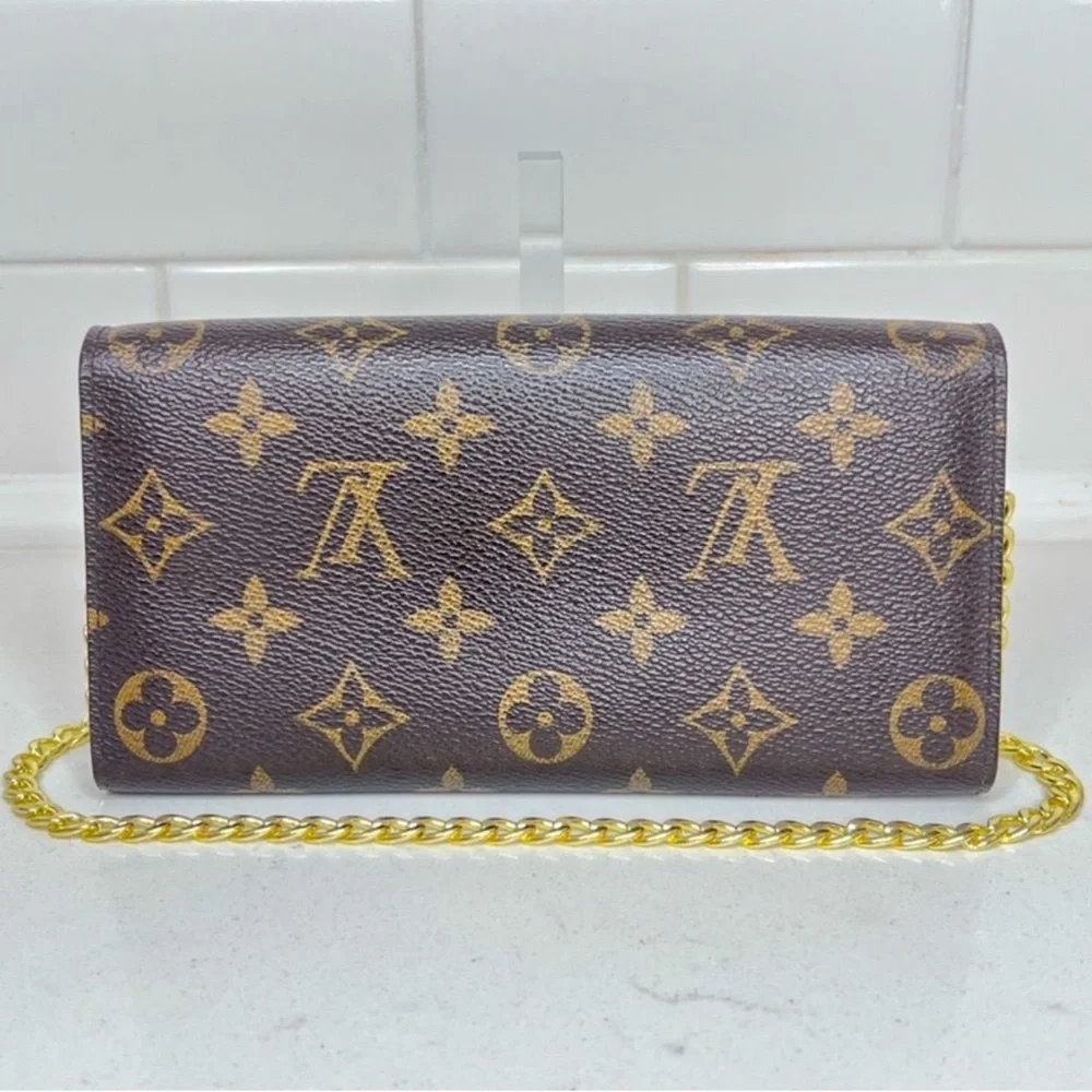 ๐ฏ Authentic Louis Vuitton Monogram Sarah Wallet on Chain - Picture 10 of 16